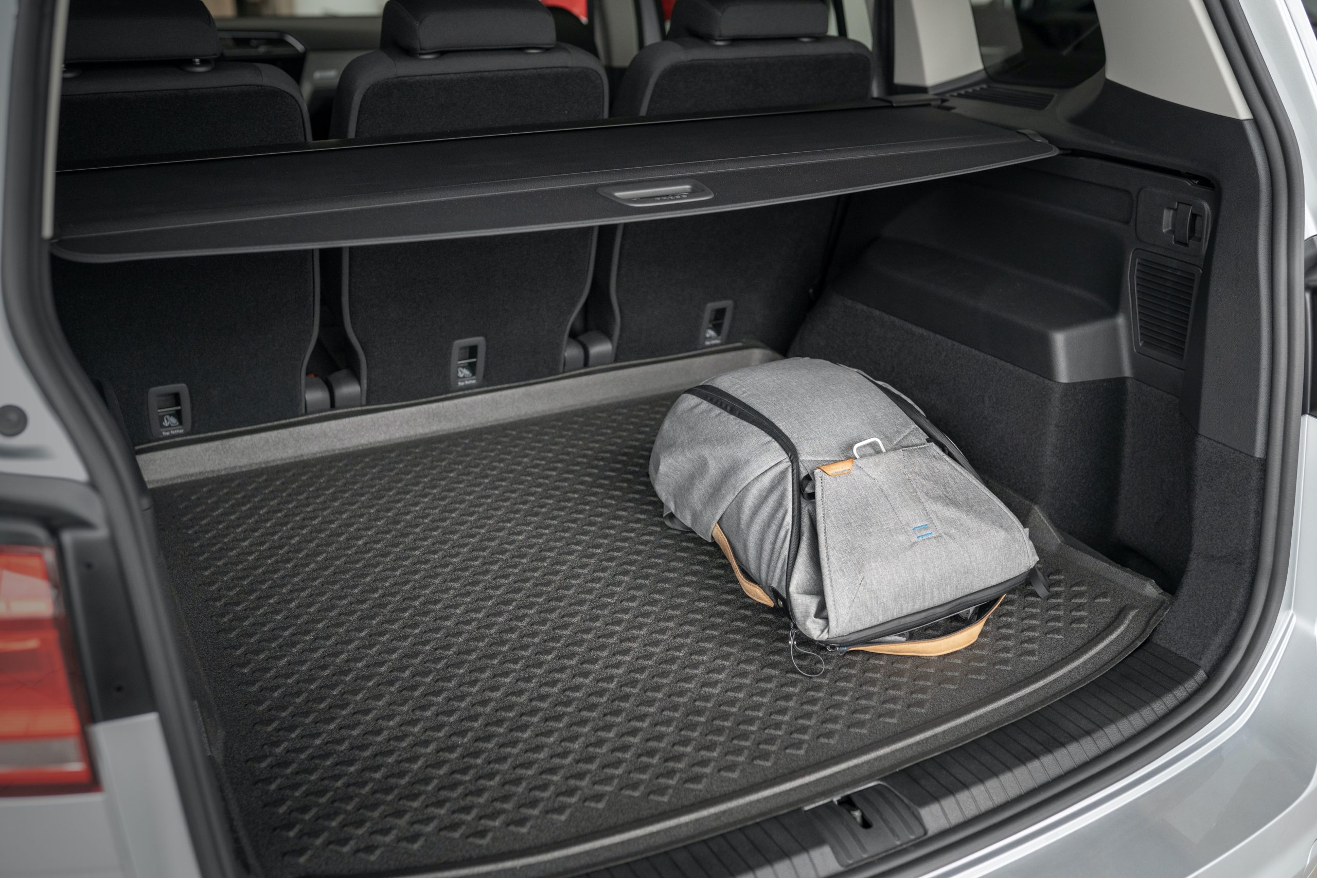 5 Simple and Clever Ways to Organize Your Car on a Budget